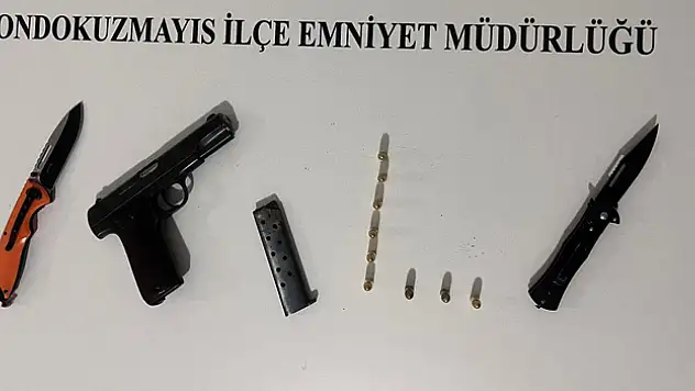 Ruhsatsız silah ve bıçak ele geçirildi