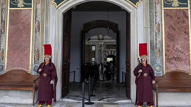 Jandarmalar 'silahtar' kıyafetiyle nöbette