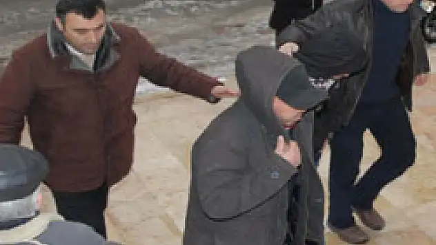 Uyanık inşaat sahibi hırsızları yakalattı