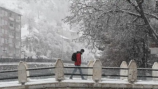 Karadeniz için kar yağışı ve fırtına uyarısı