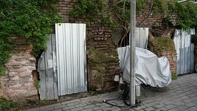 Tarihi Bizans dönemi sarnıcı harabeye döndü