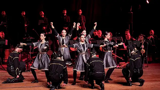 Türk dünyasının renklerini müzik ve dansla tanıtıyorlar