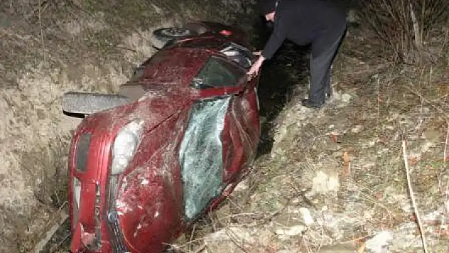 Otomobil dereye yuvarlandı: 1 yaralı