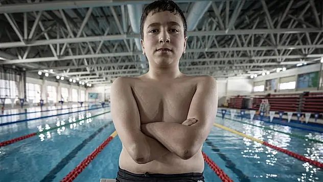 Eğlence için girdiği havuzda milli sporcu olma yolunda