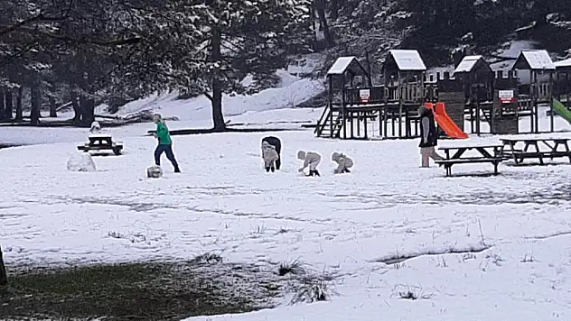 Doğa harikası Abant beyaza büründü
