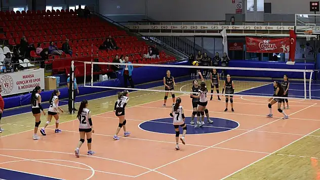 Şehzadeler'in kızlarından ezici galibiyet