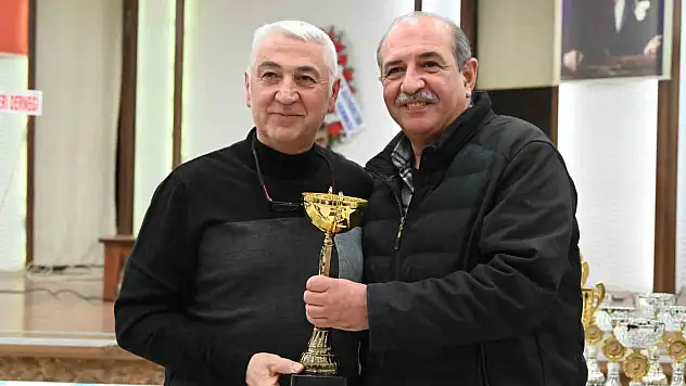 Posta Güvercini Yarışları'nda dereceye girenlere ödülleri aldı