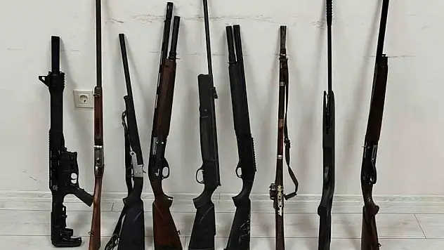 Kayıt dışı fişek satışı yapan iş yerine şafak baskını yapıldı