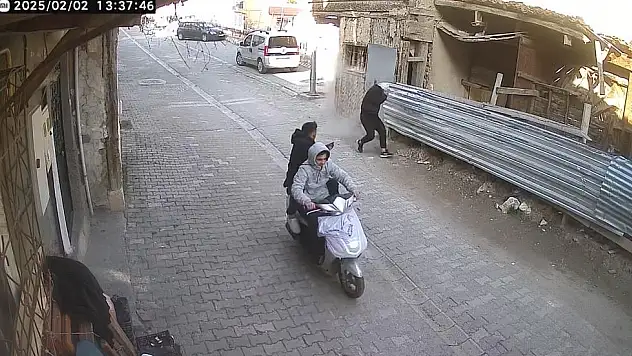 Pompalı tüfekle saldırıp motosikletle kaçtılar