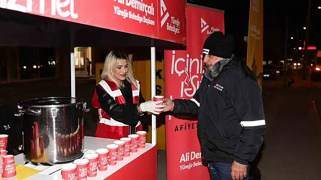 Yüreğir Belediyesi, ilçenin 5 farklı noktasında ücretsiz sıcak çorba dağıtımına başladı