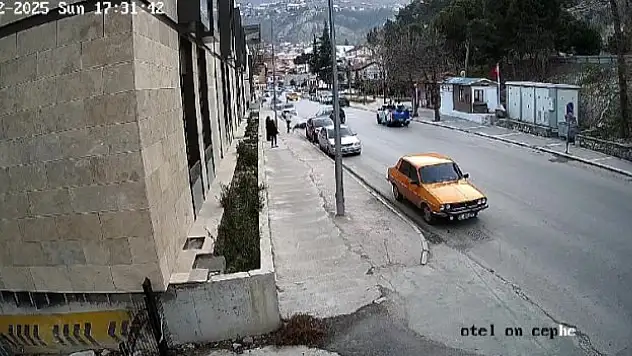 Takla atan motosiklet sürücüsü adeta şok geçirdi