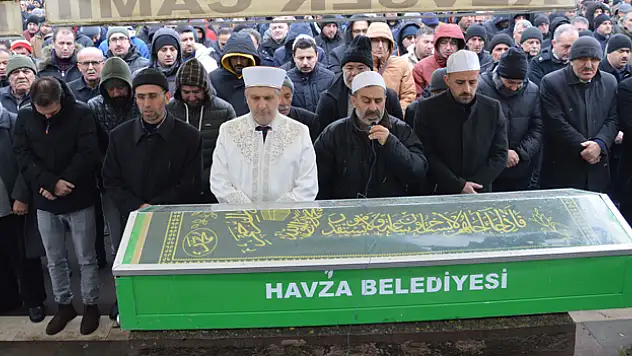 44 yaşındaki öğretmen son yolculuğuna uğurlandı