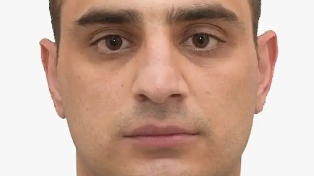 Polis memuru kalbine yenik düştü