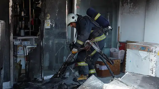 Beyaz eşya mağazasında yangın çıktı