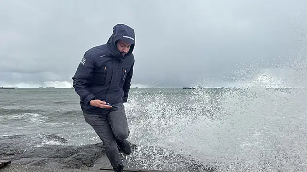 Dev dalgalar oluştu