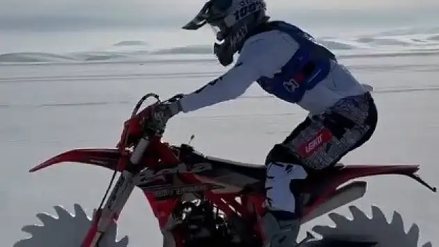 Motosiklet gösterisi nefes kesti