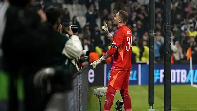 Bolu taraftarı ve Mert Günok'a ödül