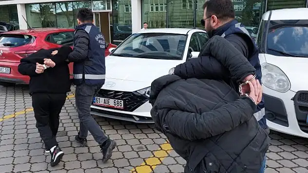 'Vahim nitelikli silahla' yakalandılar