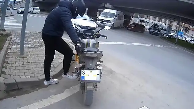 Kaldırımda motosiklet süren sürücüye ceza
