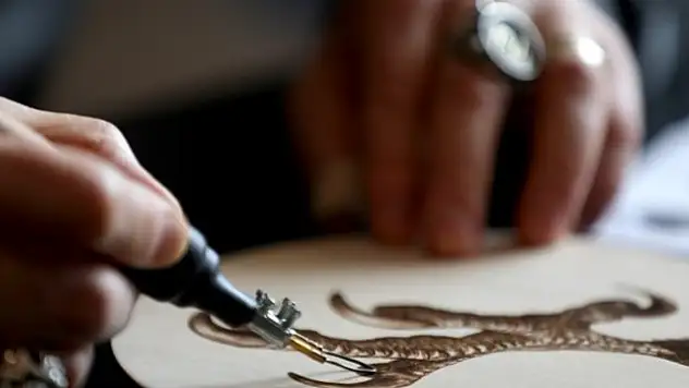 Van'da ahşap yakma sanatı