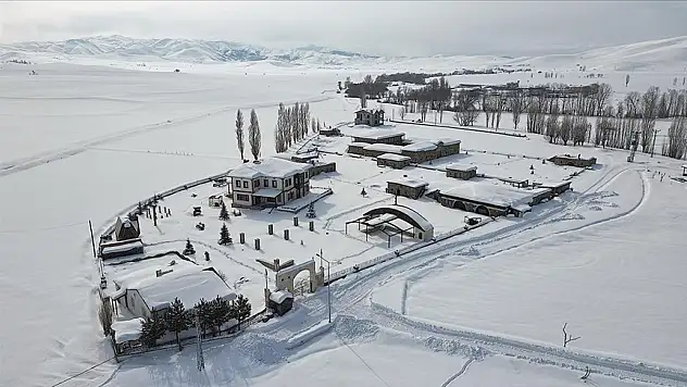 Kenan Yavuz Etnografya Müzesi karla kaplandı