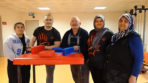 Annesine ve babasına verdiği sözü tuttu