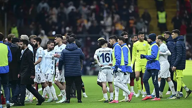 Adana Demirspor sahadan çekildi