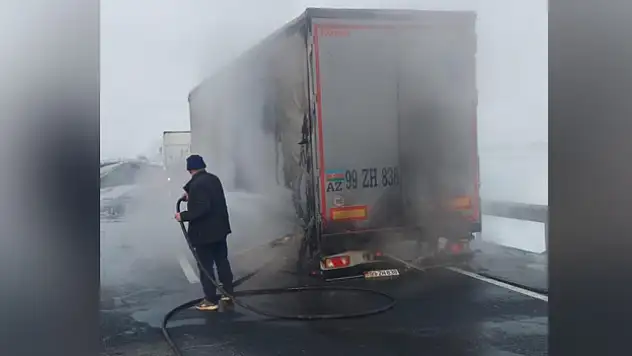 Tır dorsesi alev aldı