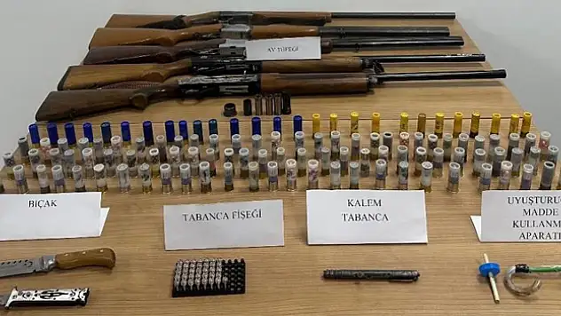 Kalem görünümlü tabanca ile yakalandı