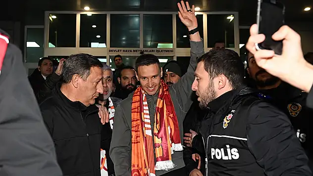 Galatasaray tarihindeki 210. yabancı futbolcu, Frankowski oldu