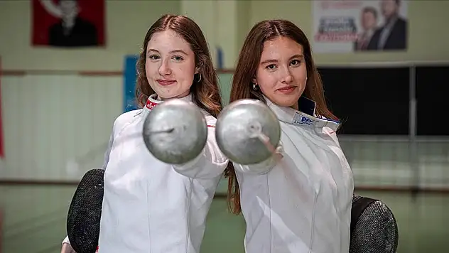 Genç milli eskrimcilerin hedefi Avrupa şampiyonluğu