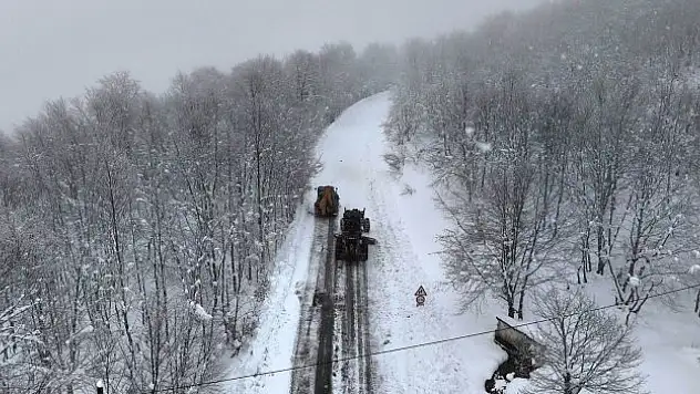Bafra'da kar küreme çalışmaları sürüyor