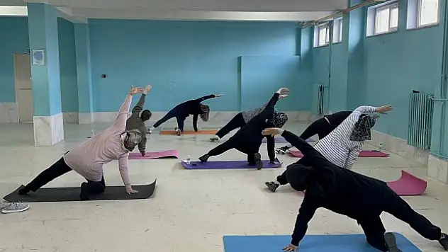 Pilates kursuna kadınlardan büyük ilgi
