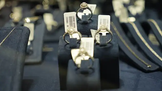 Sevgililer gününün vazgeçilmezi pırlanta