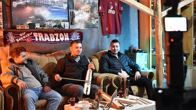 'Kemençeye olan sevgim, beni sadece çalmakla yetinmemeye yöneltti'