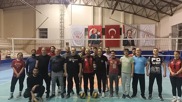 Erdek'te voleybol turnuvası