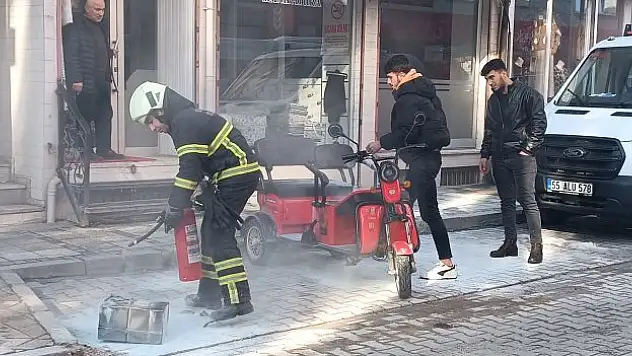Elektrikli bisiklet yangın sonucu zarar gördü