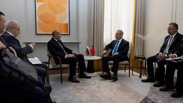 Bakan Fidan, Cumhurbaşkanı Radev ile bir arada