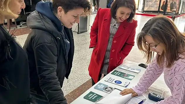 Sigarayı bırakmaları için ikna ettiler