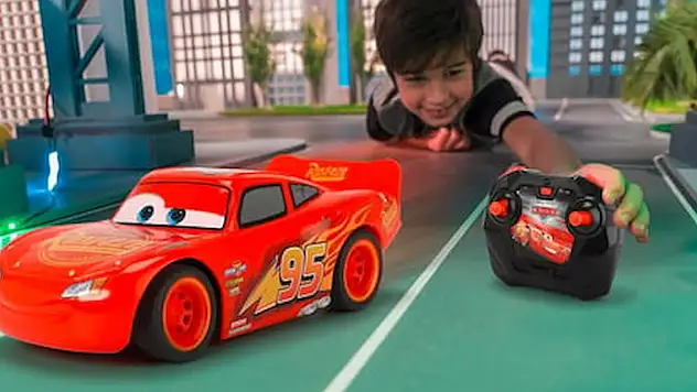 Uzaktan Kumandalı Araba: Çocukların Teknik Becerileri Nasıl Etkiler?