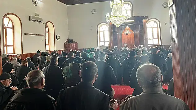 Altıntaş'ta şehit asker Mustafa Özkardeş için mevlit programı