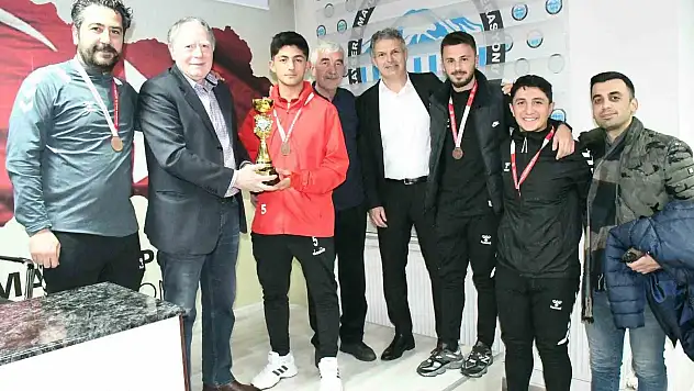 Talas Belediyespor başarıya doymuyor