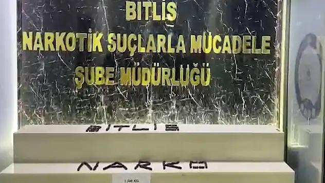 Yabancı uyruklu şahısların mide ve bağırsaklarından 1 kilo 340 gram uyuşturucu çıktı