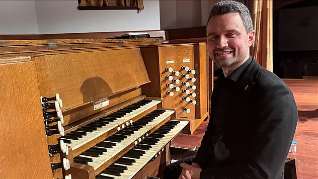 112 yıllık tarihi org, tekrar sahneye çıktı