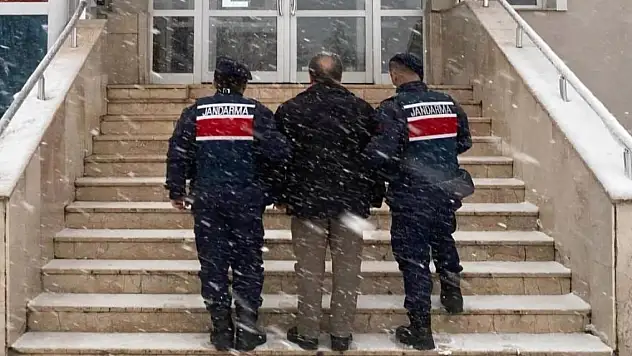 FETÖ'den aranan eski hakim yakalandı