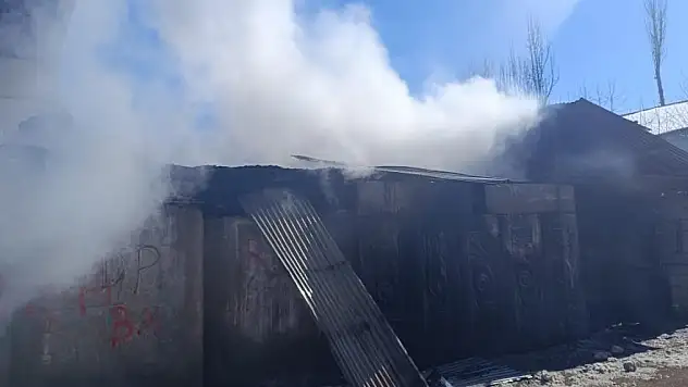 Odunlukta yangın çıktı