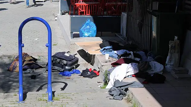 Patlatılan çantadan kıyafetler çıktı