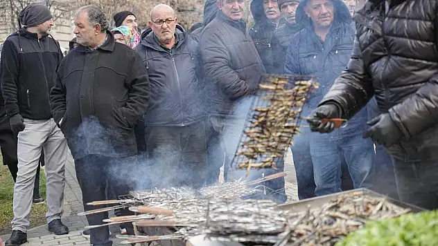 1 ton hamsi için beklediler