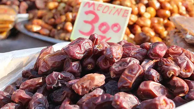 Ramazan ayında sofraların vazgeçilmezi hurmanın fiyatı: 60-350 TL arasında