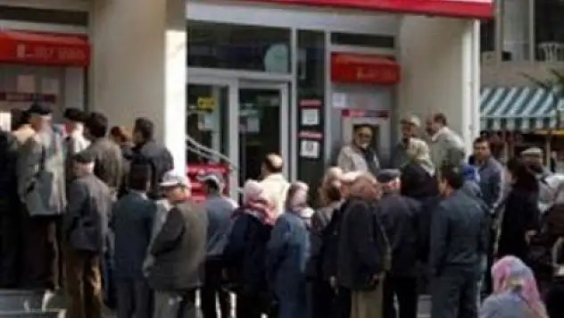 Emeklilik için yaş bekleyenlere kötü haber